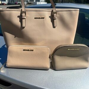 Michael kors 3 piece set